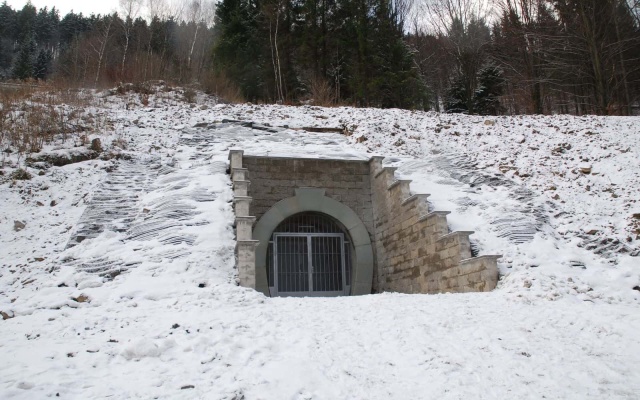 Portál drenážní štoly u vodní nádrže Šance