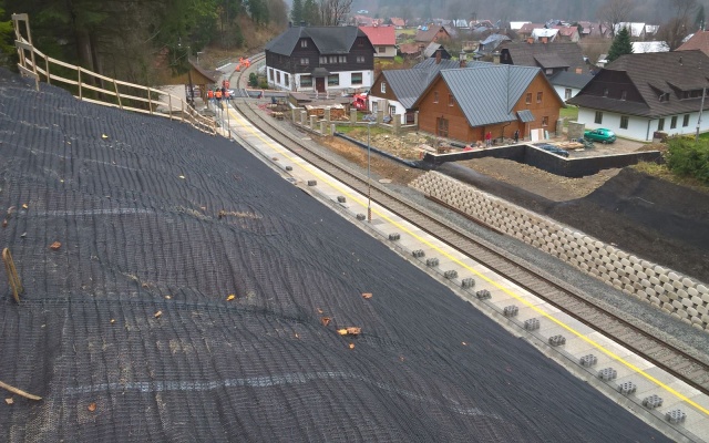 Protierozní ochrana svahu u železniční stanice Velké Karlovice