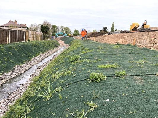 Příklady využití zemích kotev pro zajištění stability strmých svahů