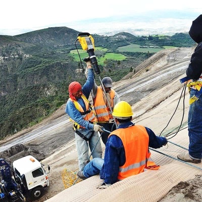 Příklady využití zemních kotev pro zajištění stability strmých svahů