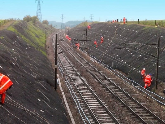 Příklady využití zemních kotev pro zajištění stability strmých svahů