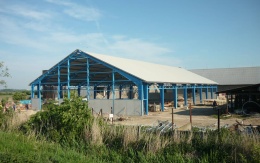 Zpevnění podloží pod komunikací v zemědělském areálu