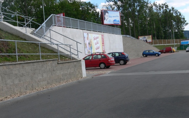 Opěrná konstrukce pro založení obchodního domu v Boskovicích