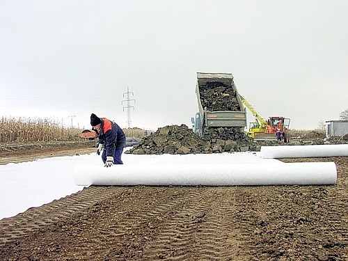 5 otázek při nákupu geotextilie (nebo jiného geosyntetika)