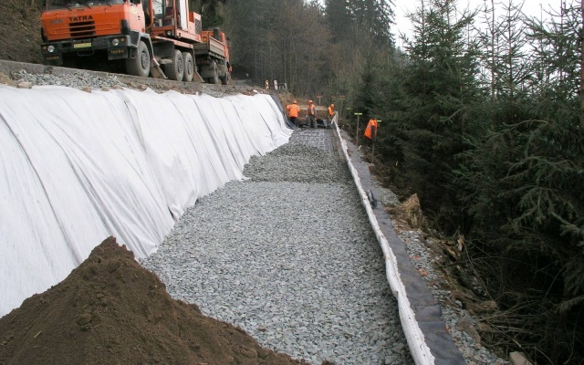 Sanace sesuvu svahu silnice II/357 ve Strachujově