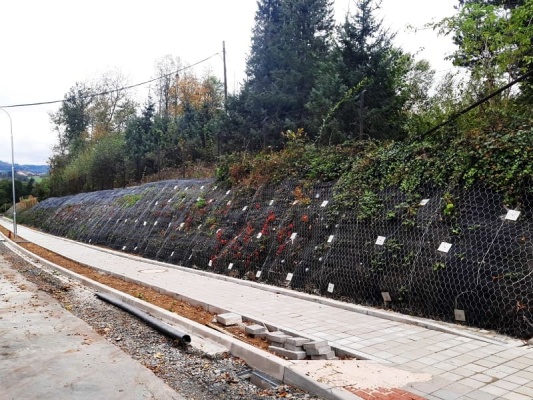 Zajištění stability svahů pomocí mechanických zemních kotev a prefabrikovaných drénů