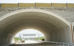 Ekodukty na silničním okruhu kolem Prahy na úseku mezi Vestcem a Lahovicemi