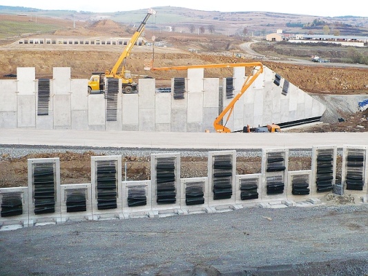 Založení mostních opěr pomocí technologie vyztužené zeminy