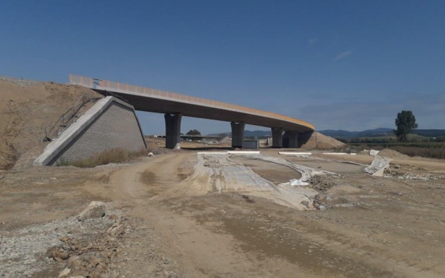 Vyztužená opěrná zeď u opěry mostu na dálnici D1 v úseku Budimír - Bidovce