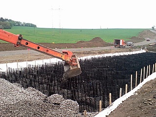 Geobuňková struktura jako prvek plošného zakládání