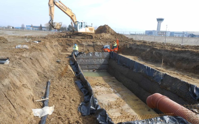 Zpevnění a protierozní ochrana svahů retenční nádrže v průmyslovém parku v Košicích