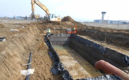 Zpevnění a protierozní ochrana svahů retenční nádrže v průmyslovém parku v Košicích