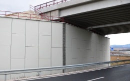 Mostní opěry z vyztužené zeminy na dálnici D1 u Levoče