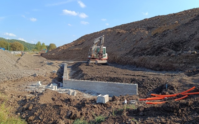 Opěrné zdi v průmyslovém parku v Ostrově nad Ohří