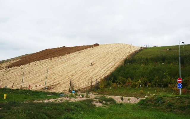 Drenážní systém a vyztužení rekultivační vrstvy na skládce v Praze Ďáblicích