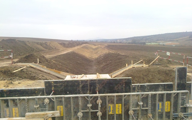 Záchytný příkop na Holém kopci v Kobylí