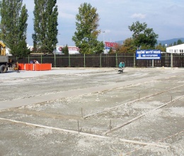 Založení haly na podmáčeném území pomocí roznášecí platformy s geomřížemi Tensar