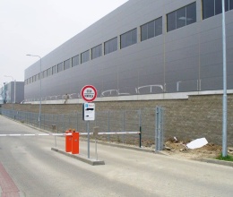 Liberec, opěrná zeď v areálu VGP parku