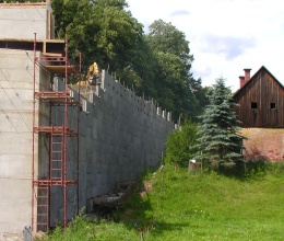 Mostní opěra a opěrná zeď na přeložce silnice I/16 Vestřev - Chotěvice