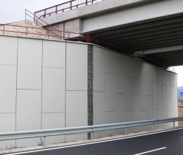 Mostní opěry z vyztužené zeminy na dálnici D1 u Levoče