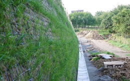 Opěrná konstrukce pro založení obchodního domu v Boskovicích