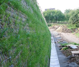 Opěrná konstrukce pro založení obchodního domu v Boskovicích