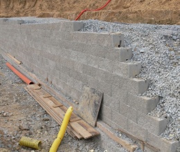 Opěrná konstrukce pro založení obchodního domu v Boskovicích