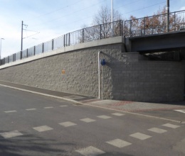 Opěrná zeď lávky na železniční trati Tábor – Bechyně