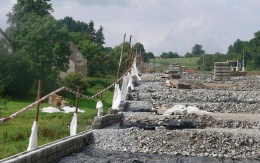 Opěrná zeď ze systému Tensartech TW1 na železničním koridoru Votice - Benešov