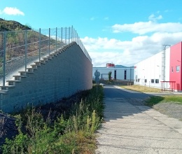 Opěrné zdi v průmyslovém parku v Ostrově nad Ohří