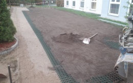 Rozšíření parkovacích ploch pomocí zatravňovacích dlaždic