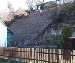 Sanace sesuvu nad domem v obci Dubá