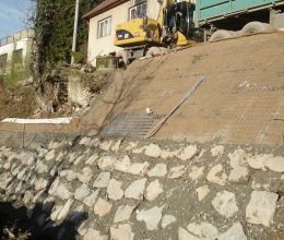 Sanace sesuvu obecní komunikace v Louce u Ostrohu