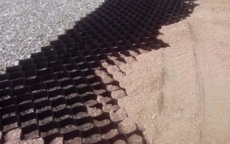 Stabilizace podkladních vrstev pod dětským hřištěm v Popradu