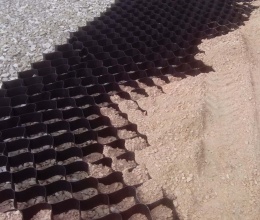 Stabilizace podkladních vrstev pod dětským hřištěm v Popradu