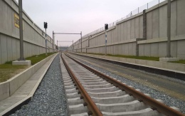 Výstavba vyztužených opěrných zdí v rámci modernizace železnice na trati Rokycany Plzeň