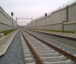 Výstavba vyztužených opěrných zdí v rámci modernizace železnice na trati Rokycany Plzeň