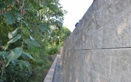 Žďár nad Sázavou, novostavba RD, opěrná zeď z vyztužené zeminy