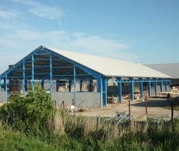 Zpevnění podloží pod komunikací v zemědělském areálu