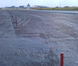 Zvýšení životnosti živičných vrstev na ranvejích letiště v Praze